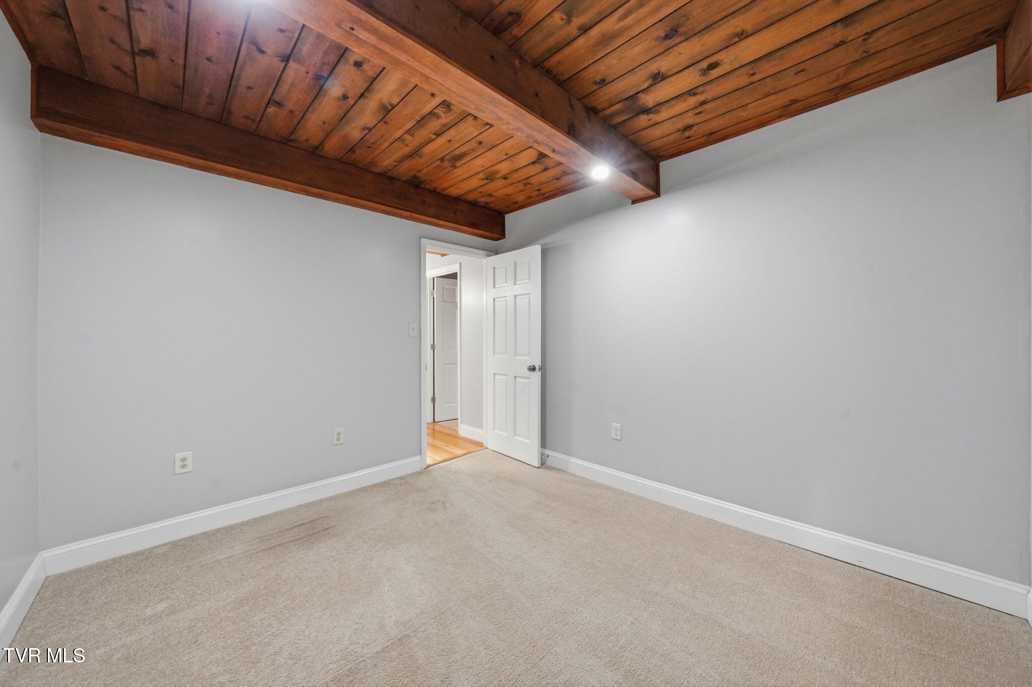 440 Lakeshore Road Bluff City, TN 37618 - Photo 28 of 56 44-web-or-mls-032_DSC00996