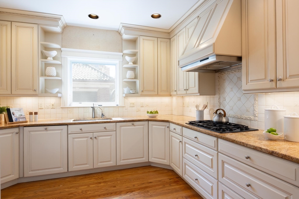 87 Crowninshield Road Brookline, MA 02446 - Photo 13 of 29 Gallery Image 13