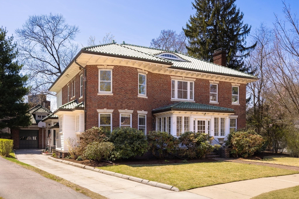 87 Crowninshield Road Brookline, MA 02446 - Photo 2 of 29 Gallery Image 2
