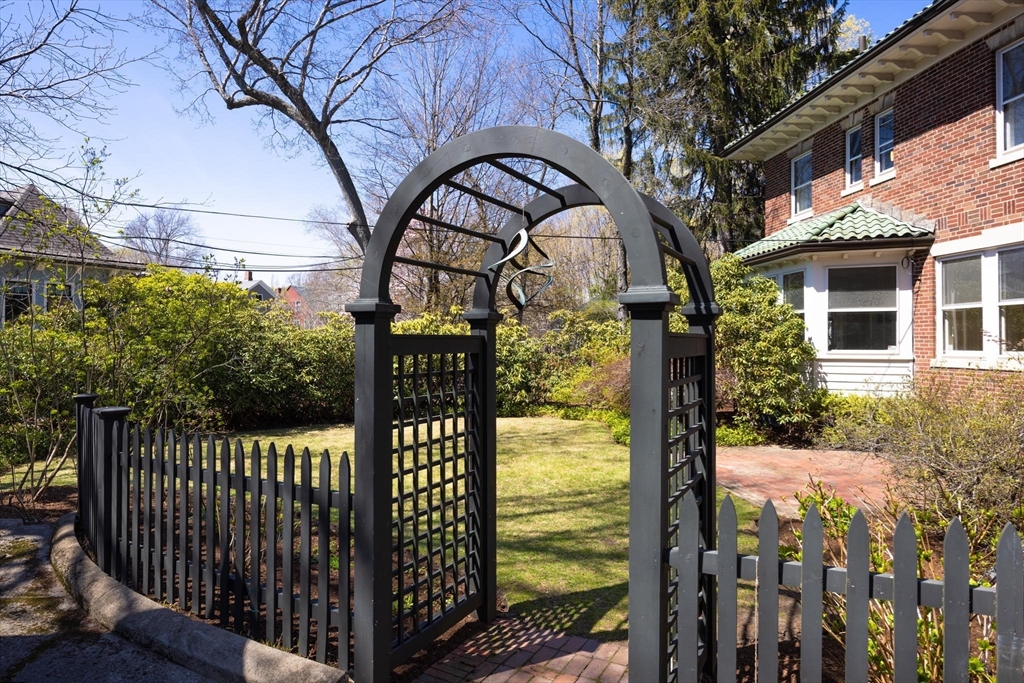 87 Crowninshield Road Brookline, MA 02446 - Photo 24 of 29 Gallery Image 24