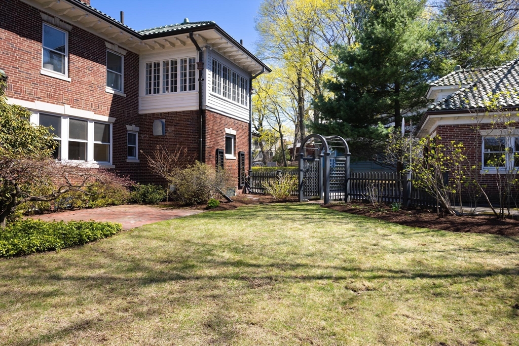 87 Crowninshield Road Brookline, MA 02446 - Photo 25 of 29 Gallery Image 25