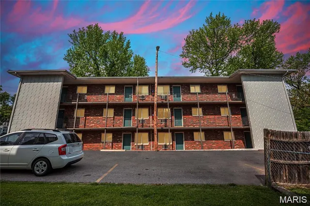 $925 | 3320 Greenwood Boulevard, Maplewood, MO 63143