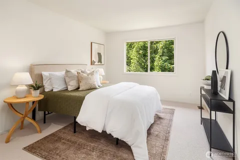 $1,900,000 | 19524 Southeast 24th Place, Sammamish, WA 98075