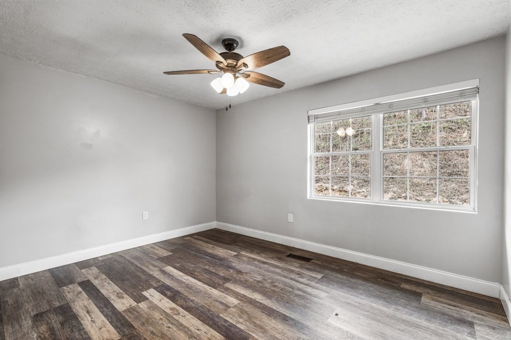 915 Cedar Springs Valley Road Sevierville, TN 37876 - Photo 16 of 39 Gallery Image 16