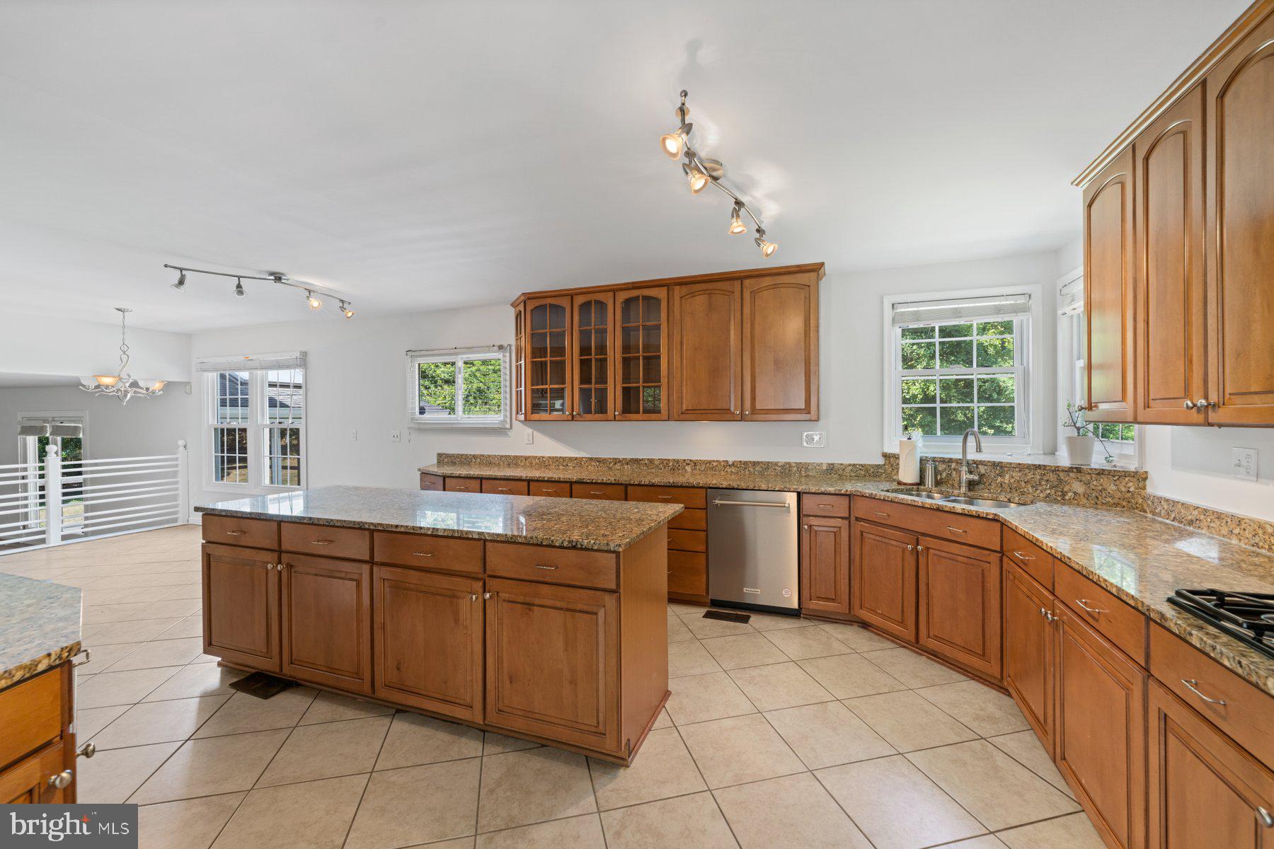 301 Saddle Ridge Road Annapolis, MD 21403 - Photo 12 of 47 Plenty of counter space
