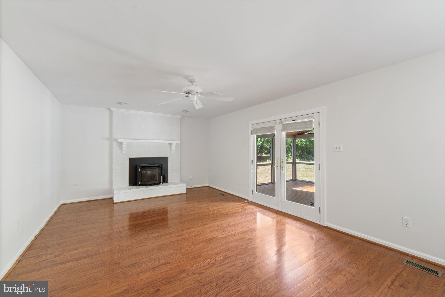301 Saddle Ridge Road Annapolis, MD 21403 - Photo 15 of 47 Fireplace