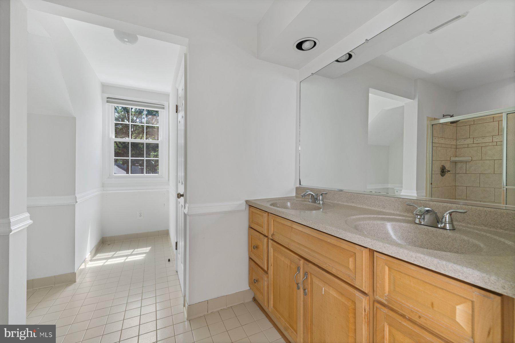 301 Saddle Ridge Road Annapolis, MD 21403 - Photo 22 of 47 Primary bathroom with dual vanity