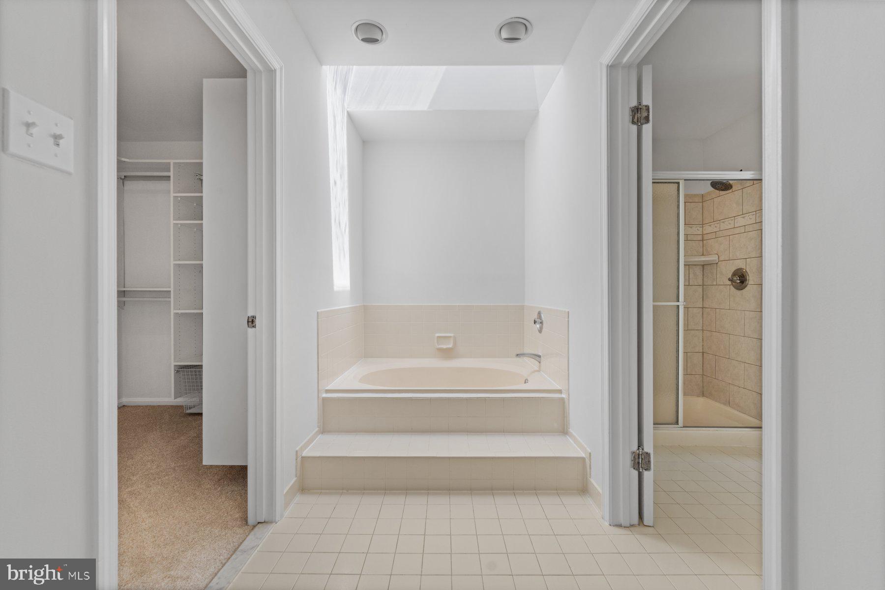 301 Saddle Ridge Road Annapolis, MD 21403 - Photo 4 of 47 Primary en-suit bathroom and walk-in closet.