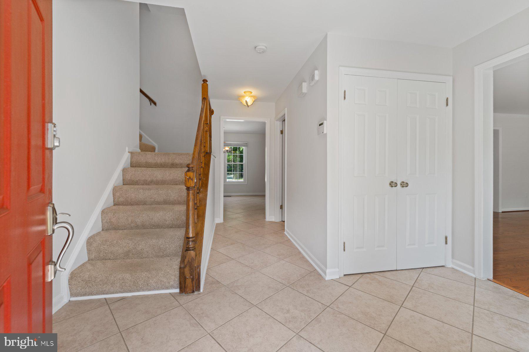 301 Saddle Ridge Road Annapolis, MD 21403 - Photo 8 of 47 Main entry foyer with coat closet
