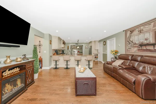 $799,000 | 25 Old Mill Road, Merrick, NY 11566