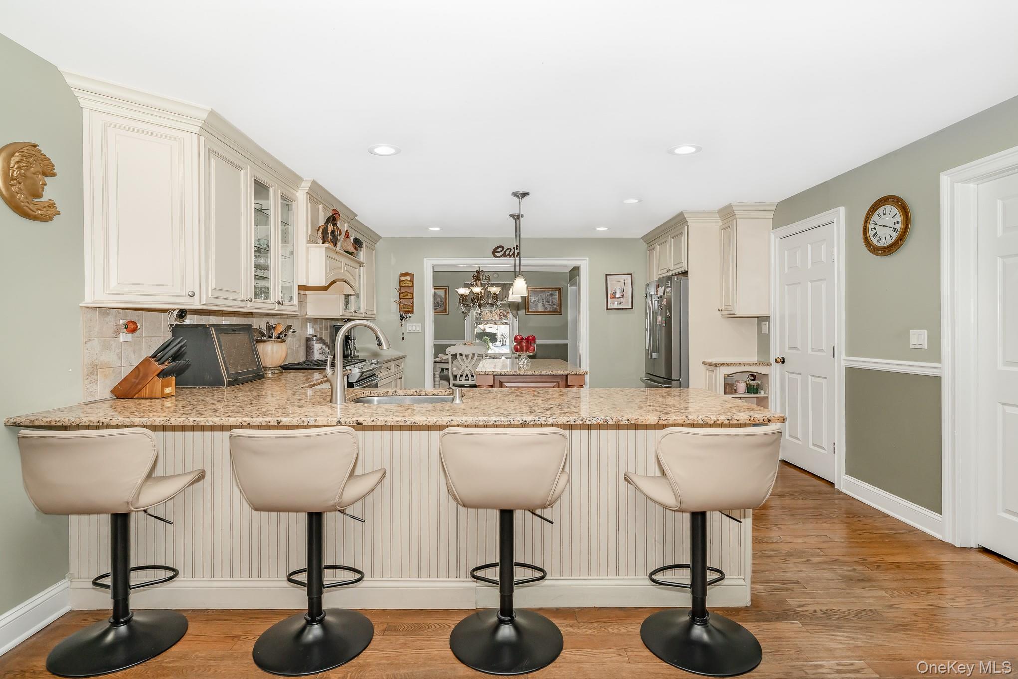 25 Old Mill Road Merrick, NY 11566 - Photo 5 of 19 Kitchen w/ Peninsula seating and Center Island