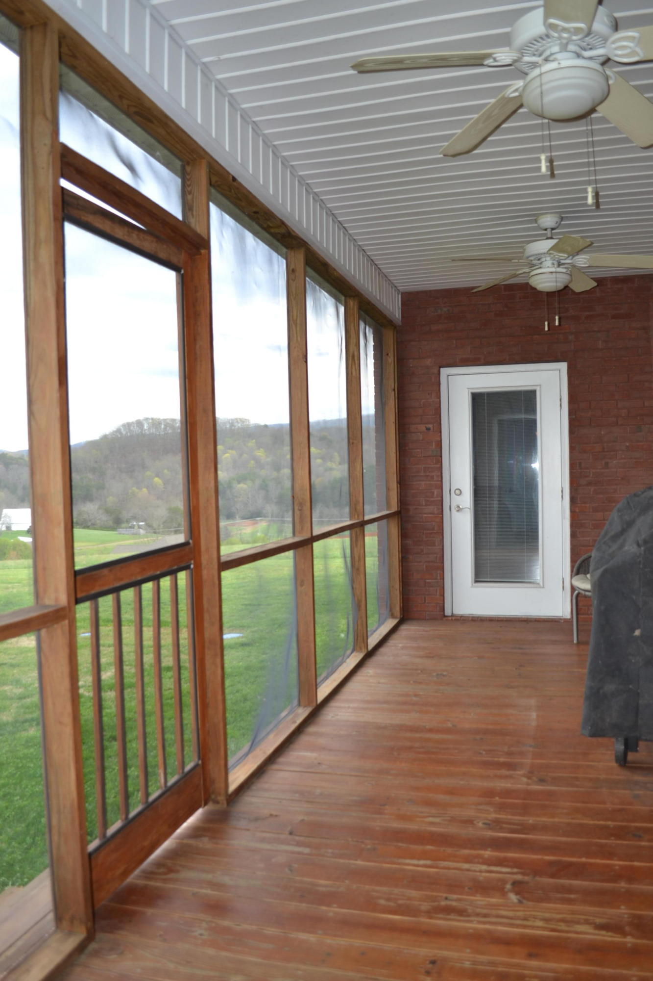 3244 Sam James Road Maryville, TN 37803 - Photo 29 of 32 Screened porch