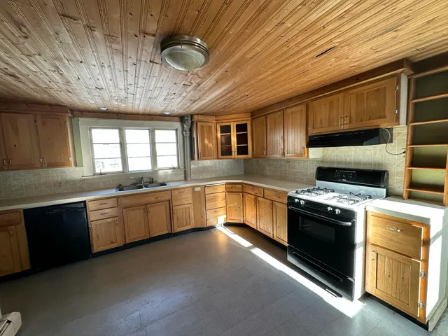 $119,900 | 17 Elm Street, Houlton, ME 04730