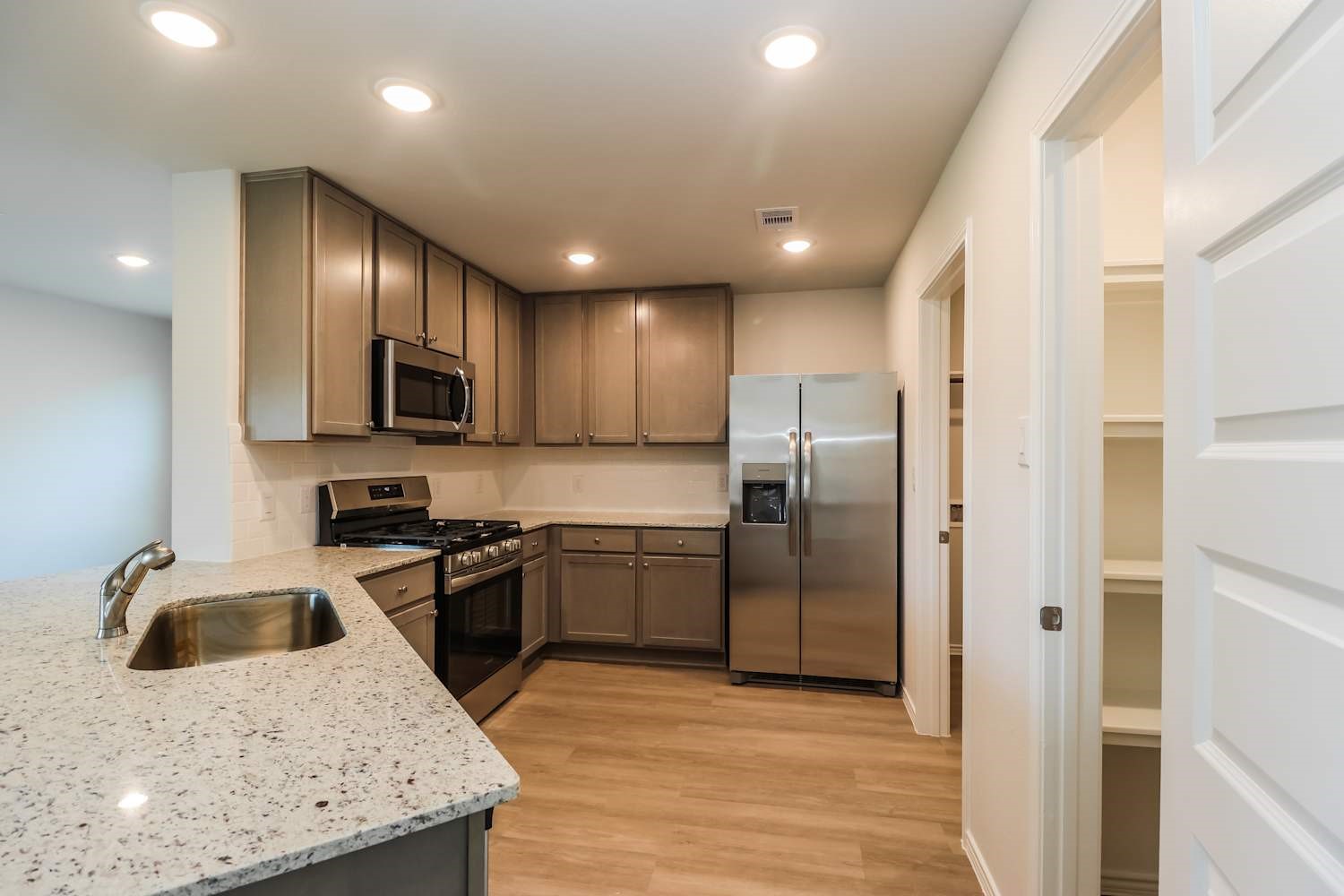 10703 Sunlit Street Conroe, TX 77303 - Photo 12 of 19