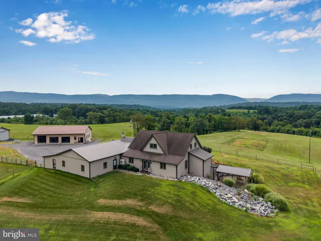 $1,100,000 | 729-729 Gloss Road, East Waterford, PA 17021