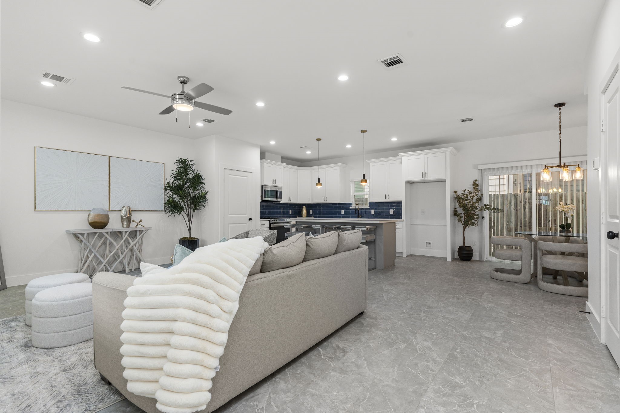 1517 Egypt Street Houston, TX 77009 - Photo 10 of 46 a living room with furniture and kitchen view