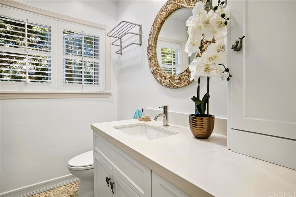 831 Appleby Street Venice, CA 90291 - Photo 21 of 39 a bathroom with a sink and a mirror