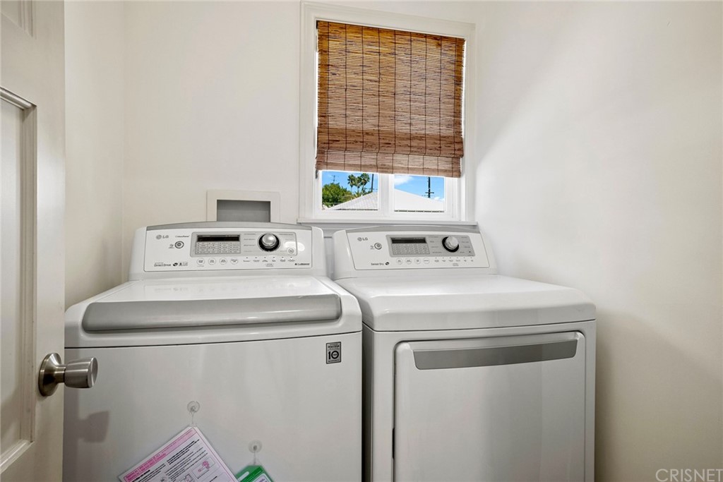 831 Appleby Street Venice, CA 90291 - Photo 27 of 39 a utility room with dryer and washer