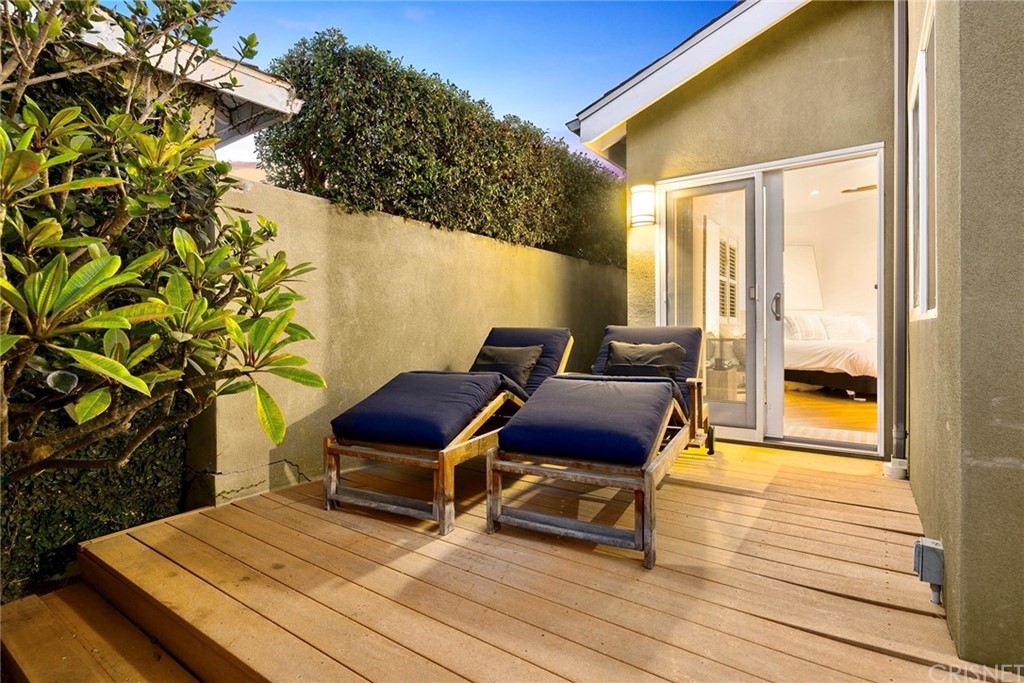 831 Appleby Street Venice, CA 90291 - Photo 30 of 39 a outdoor space with furniture