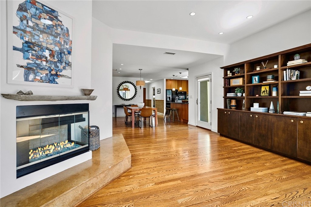831 Appleby Street Venice, CA 90291 - Photo 6 of 39 a living room with furniture and a fireplace