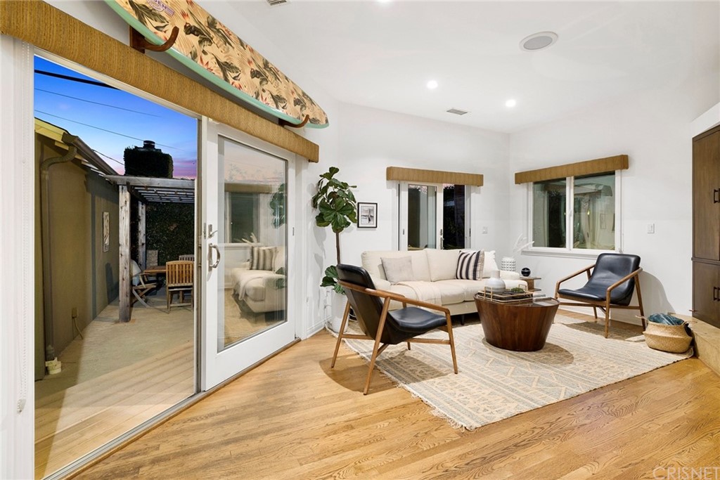 831 Appleby Street Venice, CA 90291 - Photo 9 of 39 a living room with furniture a rug and a dining table
