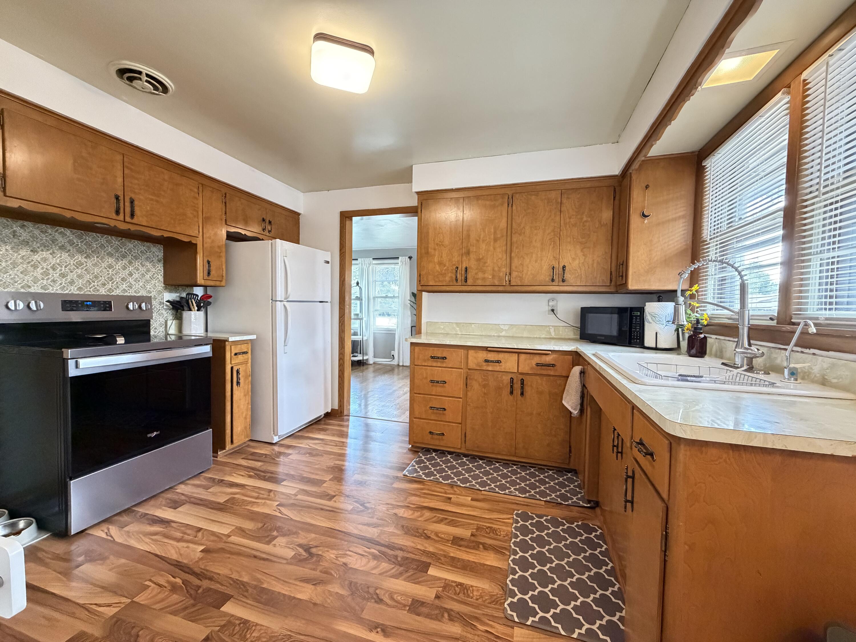 1014 Fairway Drive Racine, WI 53405 - Photo 5 of 16 Kitchen