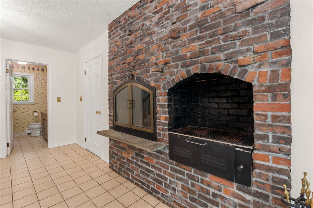 7 Hidden Ledge Road Manchester, MA 01944 - Photo 9 of 38