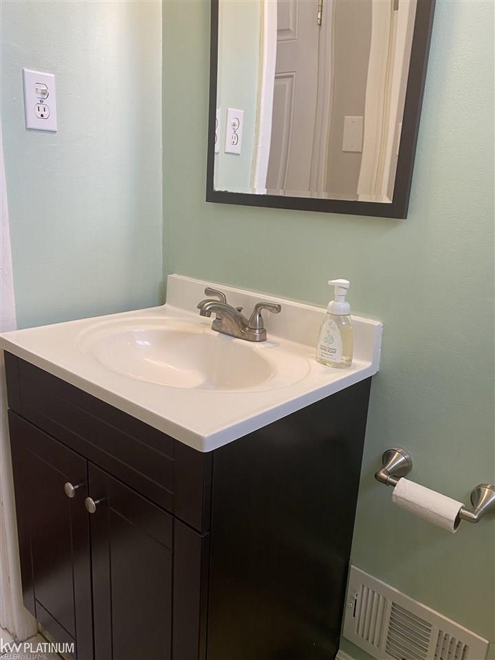 32452 Woody Road Fraser, MI 48026 - Photo 22 of 49 50060508-21.JPG