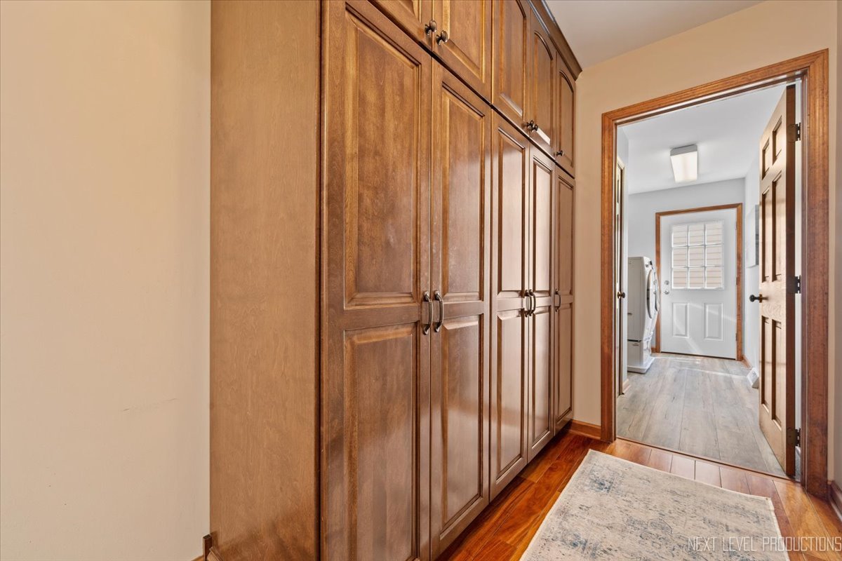 87 Hawkins Circle Wheaton, IL 60189 - Photo 17 of 42 a view of a wooden door