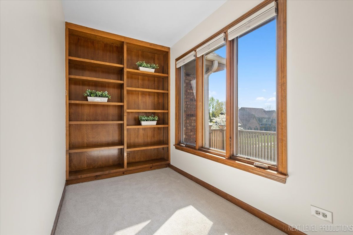 87 Hawkins Circle Wheaton, IL 60189 - Photo 20 of 42 a view of an empty room with a window