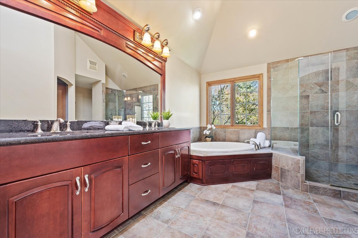 87 Hawkins Circle Wheaton, IL 60189 - Photo 22 of 42 a spacious bathroom with a tub sink and mirror