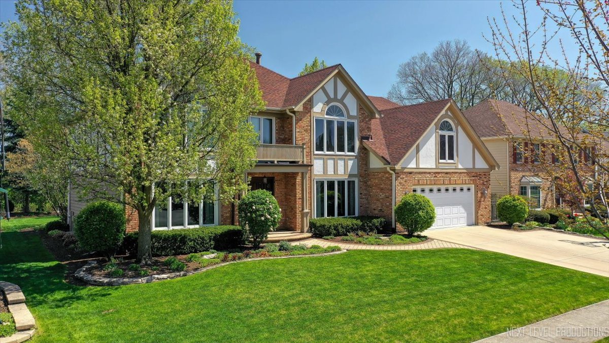 87 Hawkins Circle Wheaton, IL 60189 - Photo 3 of 42 front view of house with a yard