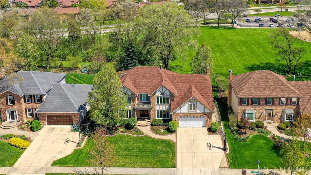 87 Hawkins Circle Wheaton, IL 60189 - Photo 38 of 42 an aerial view of a house