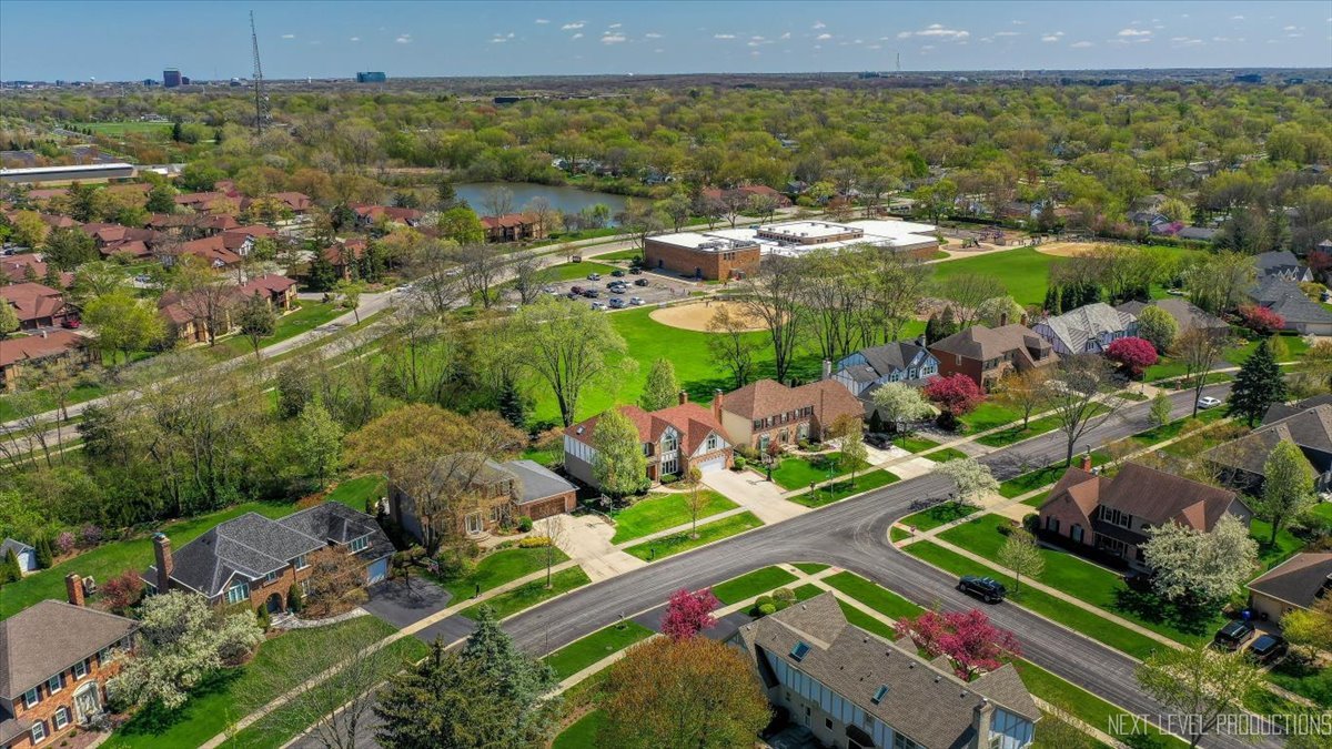 87 Hawkins Circle Wheaton, IL 60189 - Photo 39 of 42 a view of a city