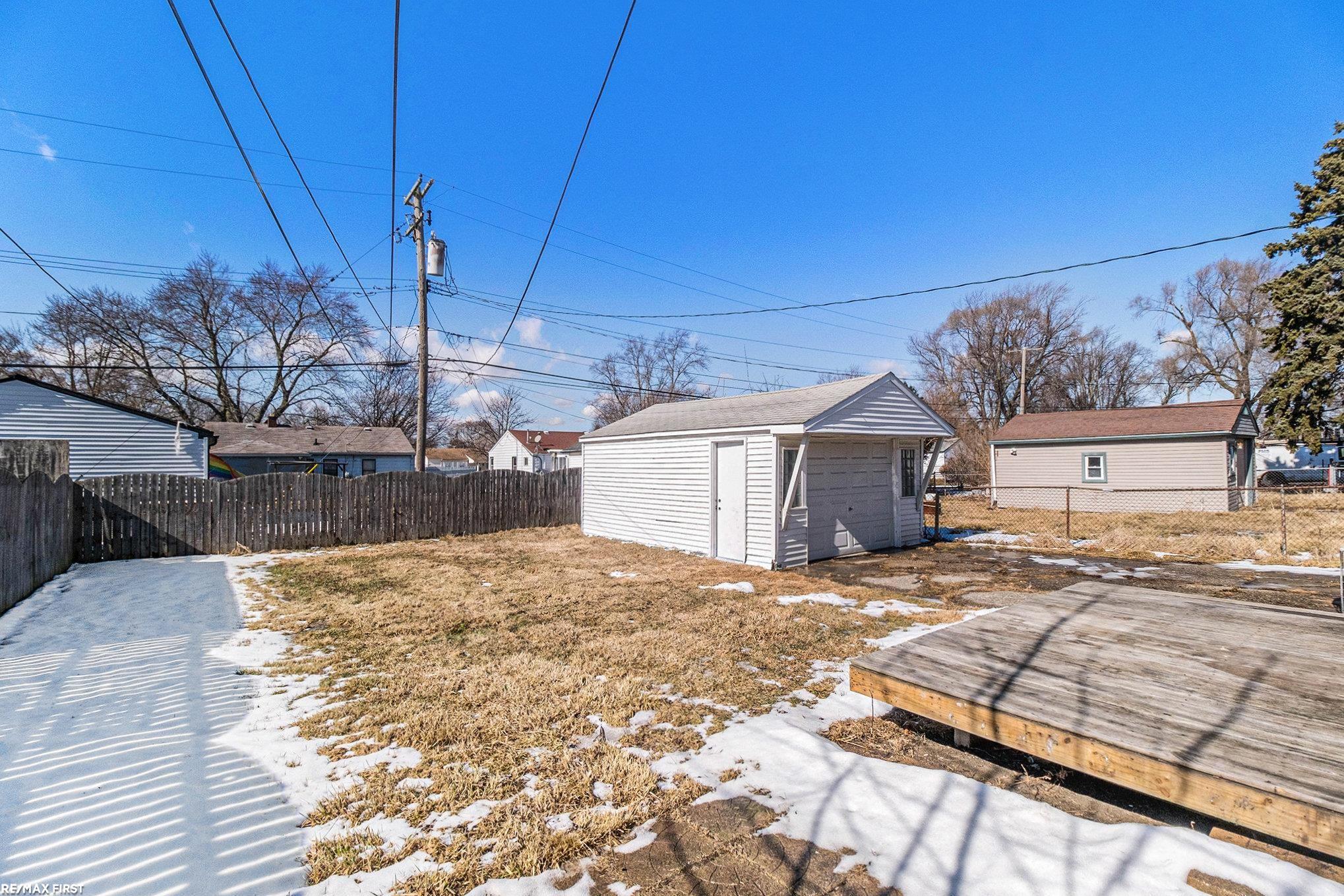 25111 Hayes Road Warren, MI 48089 - Photo 13 of 13 50167333-ca6c531e-670e-4b33-b5a0-6c0b2d3ae905.JPG