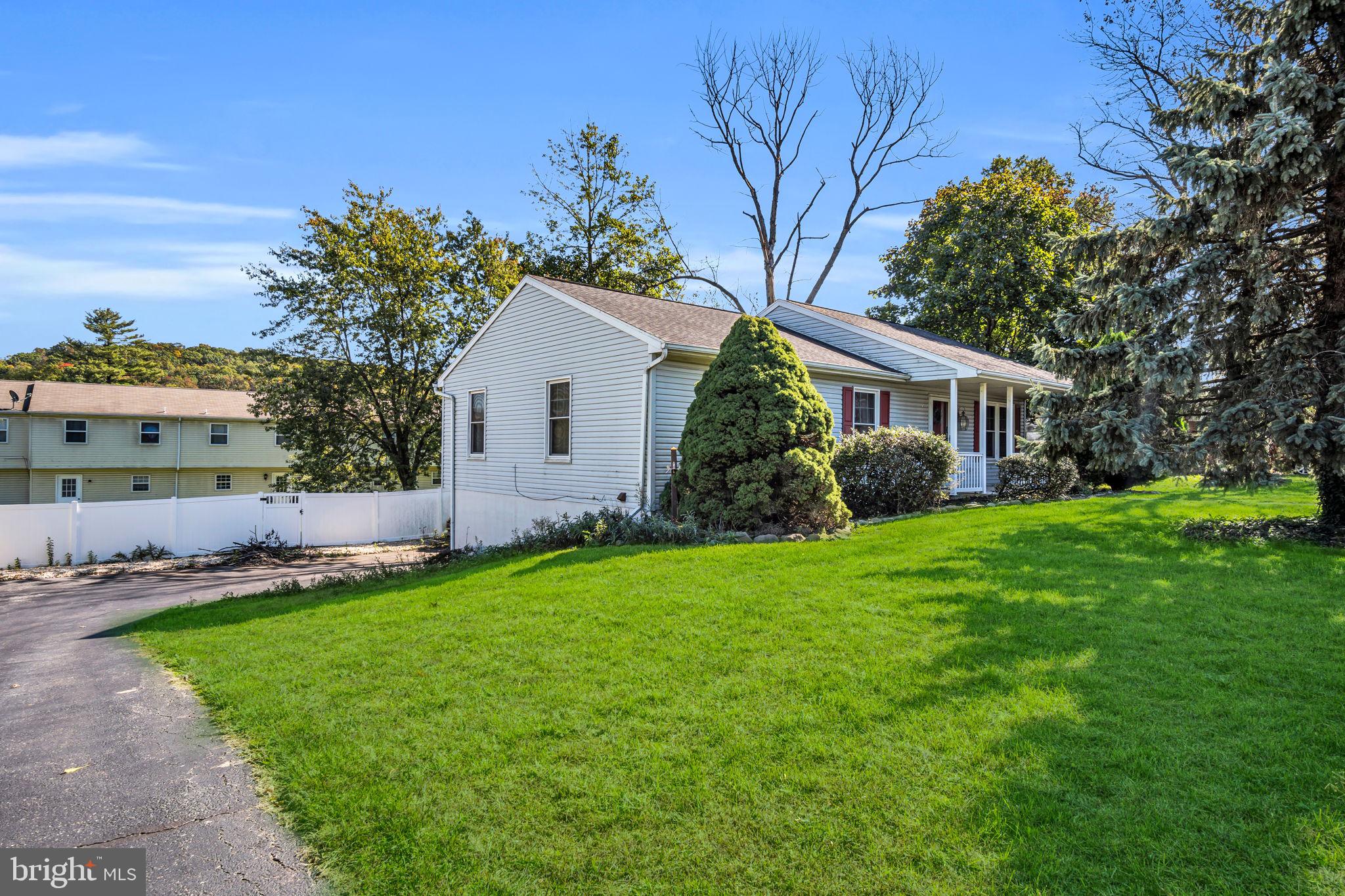 31 Boxwood Road Manchester, PA 17345 - Photo 3 of 41 Gallery Image 3