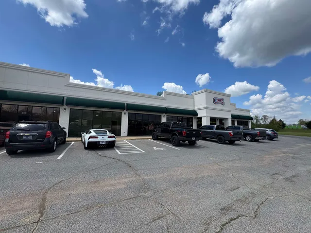 a view of a parking area