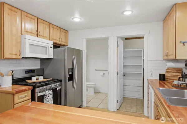 $408,000 | 1721 Madison Street, Unit C, Everett, WA 98203