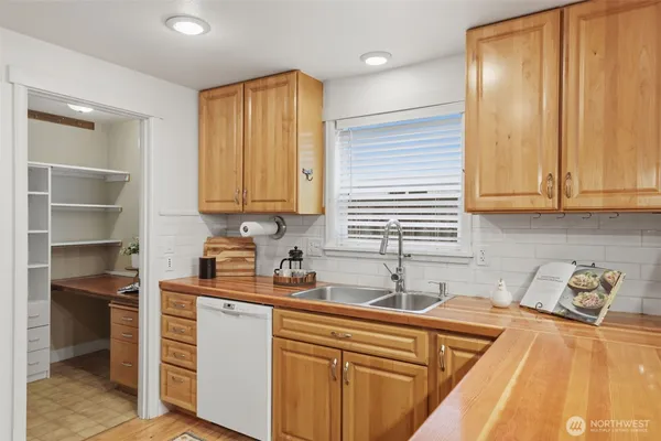 $408,000 | 1721 Madison Street, Unit C, Everett, WA 98203