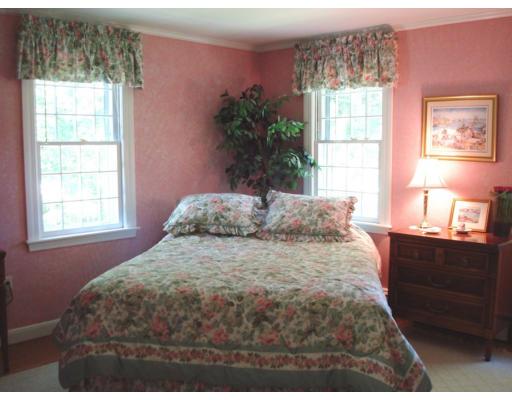 26 Thunder Road Sudbury, MA 01776 - Photo 12 of 21 Gallery Image 12