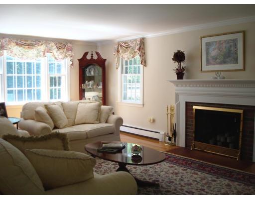 26 Thunder Road Sudbury, MA 01776 - Photo 3 of 21 Gallery Image 3