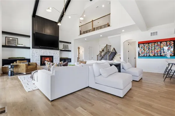 $1,895,000 | 7445 Northwest Fawn Avenue, Parkville, MO 64152