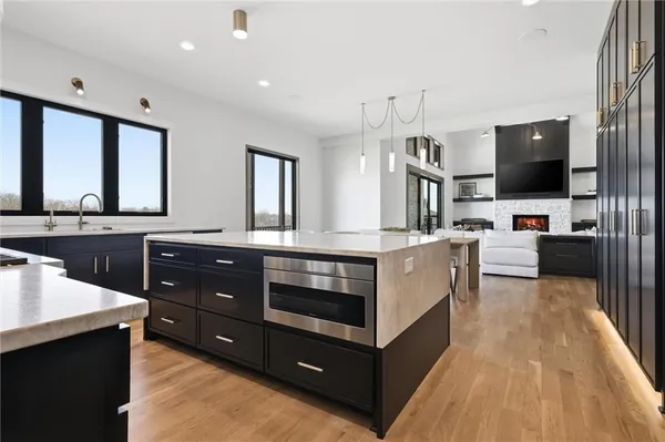 $1,895,000 | 7445 Northwest Fawn Avenue, Parkville, MO 64152