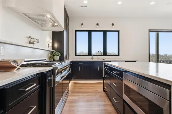 $1,895,000 | 7445 Northwest Fawn Avenue, Parkville, MO 64152