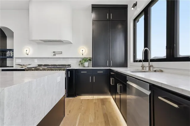 $1,950,000 | 7445 Northwest Fawn Avenue, Parkville, MO 64152