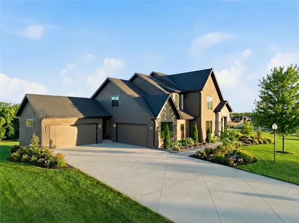 $1,895,000 | 7445 Northwest Fawn Avenue, Parkville, MO 64152