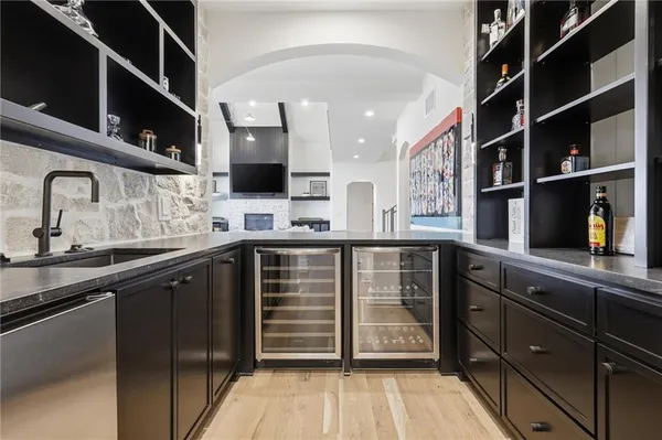 $1,895,000 | 7445 Northwest Fawn Avenue, Parkville, MO 64152