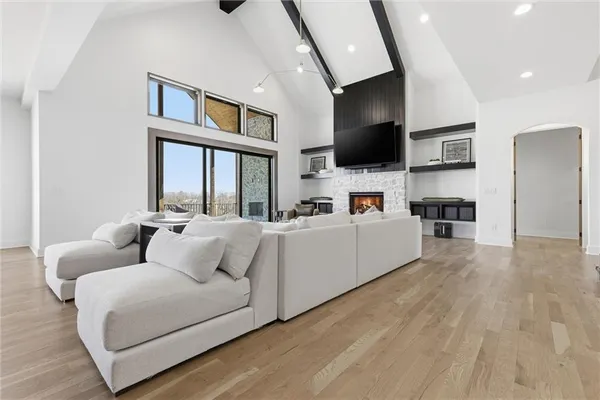 $1,895,000 | 7445 Northwest Fawn Avenue, Parkville, MO 64152