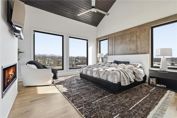 $1,895,000 | 7445 Northwest Fawn Avenue, Parkville, MO 64152