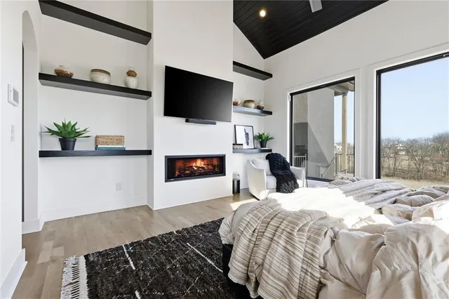 $1,950,000 | 7445 Northwest Fawn Avenue, Parkville, MO 64152